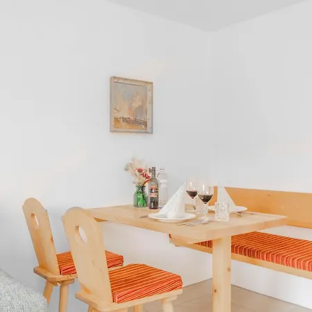 Plainer Apartment *